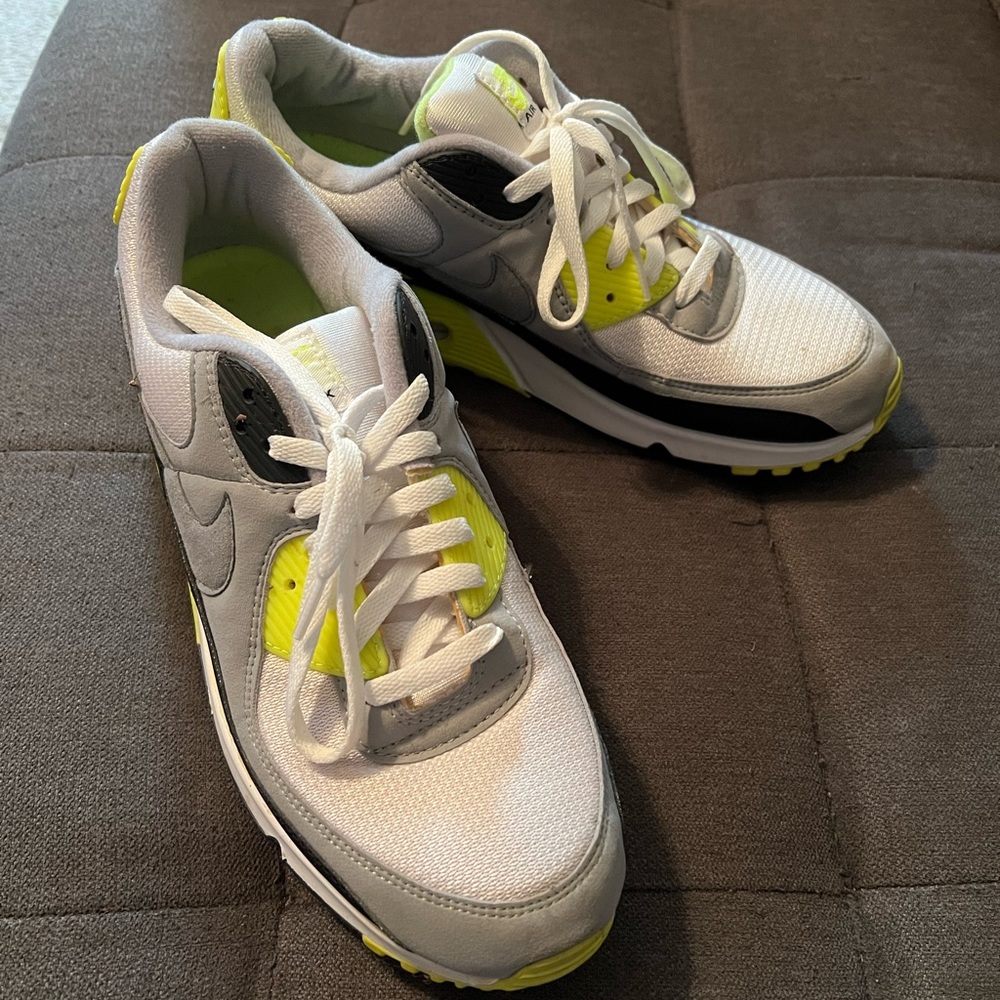 2020 Nike AirMax 90 volt